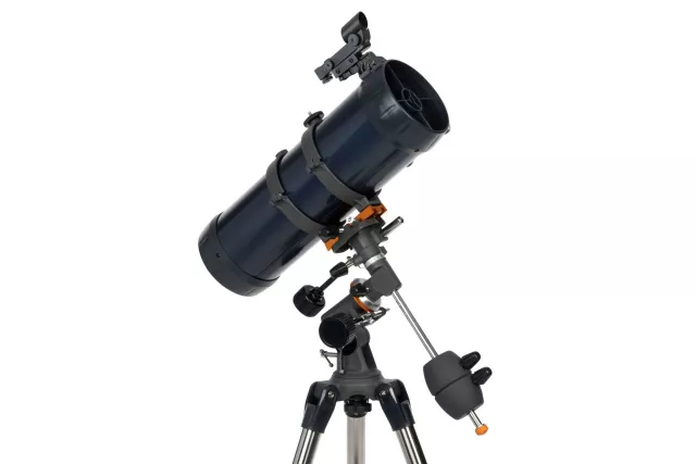Ďalekohľad Celestron AstroMaster 114EQ + motor, adaptér pre smartphone (#32042)