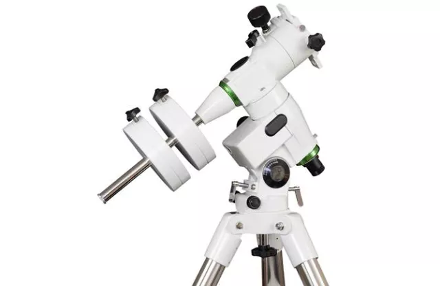 Montáž Sky-Watcher GNEQ-5 nemeckého typu vrátane oceľového statívu