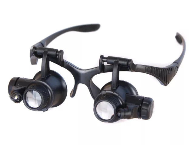 Zväčšovacie lupy s obrúčkami a osvetlením Levenhuk Zeno Vizor G4 - 10x; 15x; 20x; 25x (21mm)