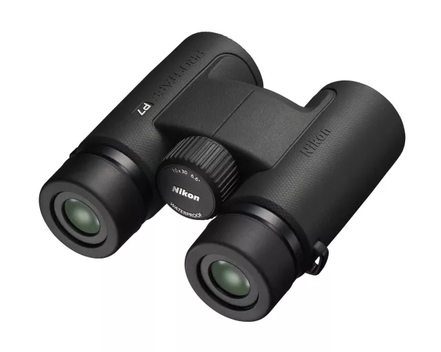 Binokulárny ďalekohľad Nikon Prostaff P7 10x30 DCF
